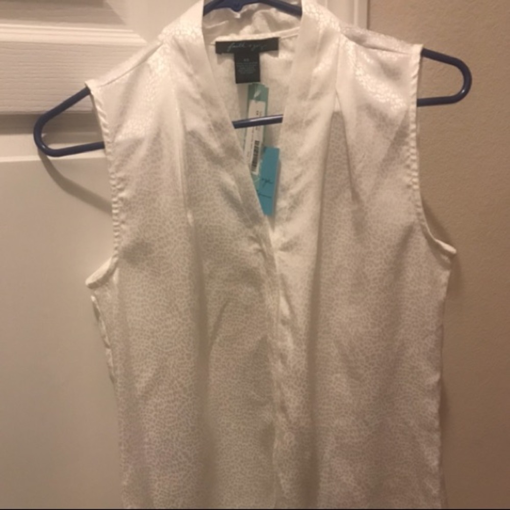 Stitch Fix Sadi Printed Split Neck Blouse - Picture 3 of 5